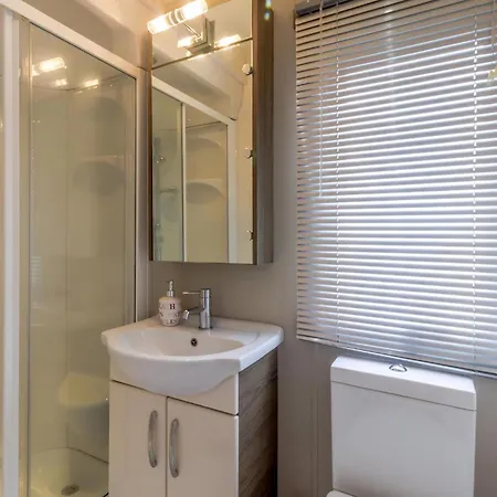 Beautiful 6 Berth Caravan By The Beach In Suffolk Ref 40076Nd Lowestoft Exterior photo