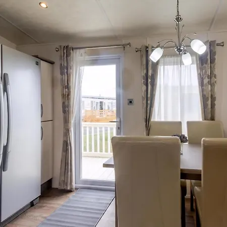 Beautiful 6 Berth Caravan By The Beach In Suffolk Ref 40076Nd Lowestoft Exterior photo