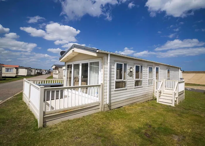 Beautiful 6 Berth Caravan By The Beach In Suffolk Ref 40076Nd