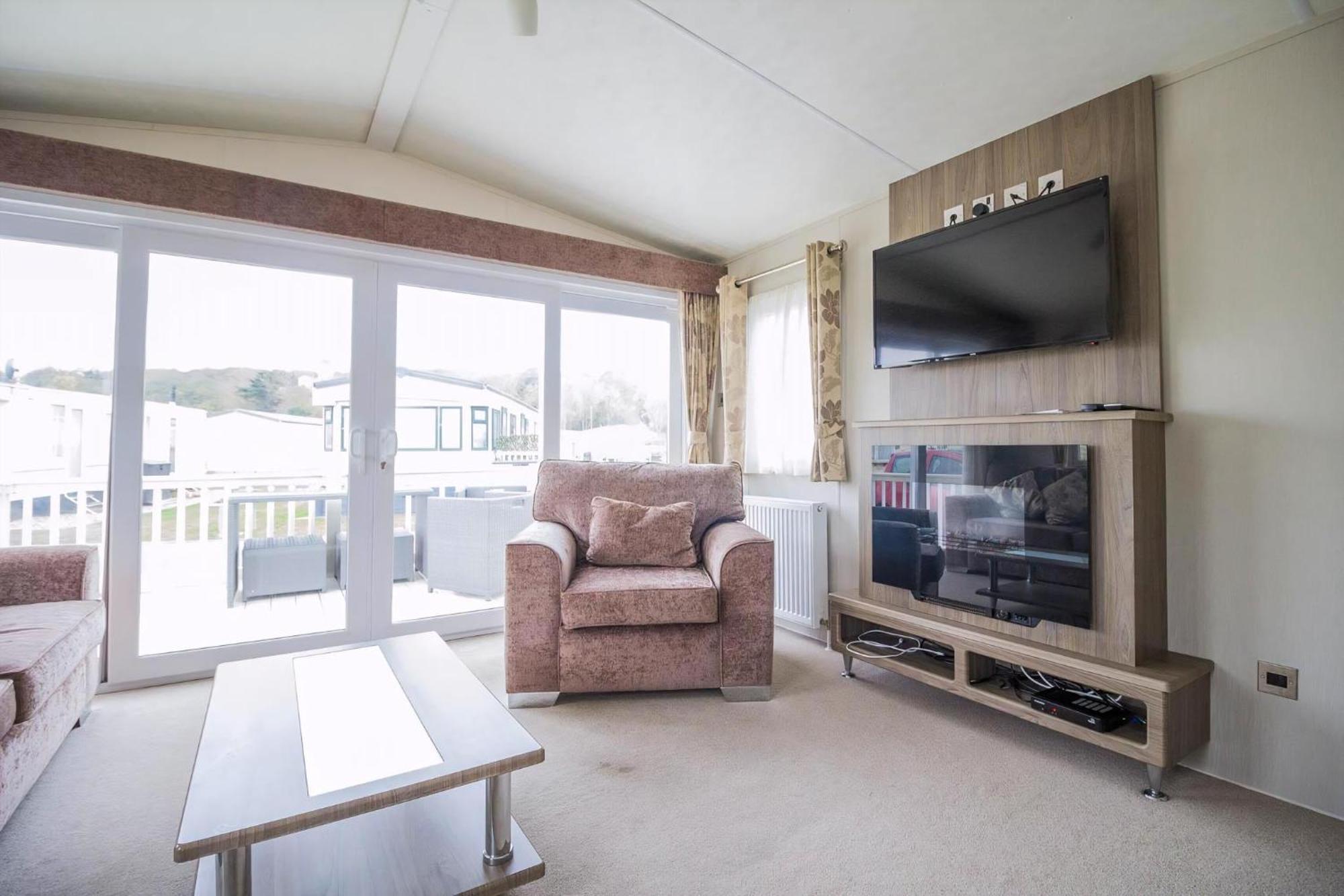 Campsite Beautiful 6 Berth Caravan By The In Suffolk Ref 40076nd Lowestoft