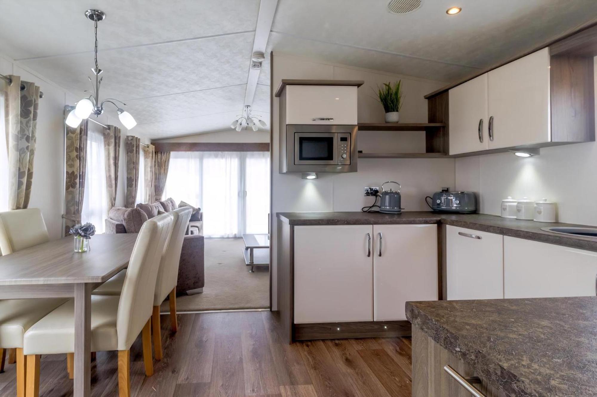 Campsite Beautiful 6 Berth Caravan By The In Suffolk Ref 40076nd *