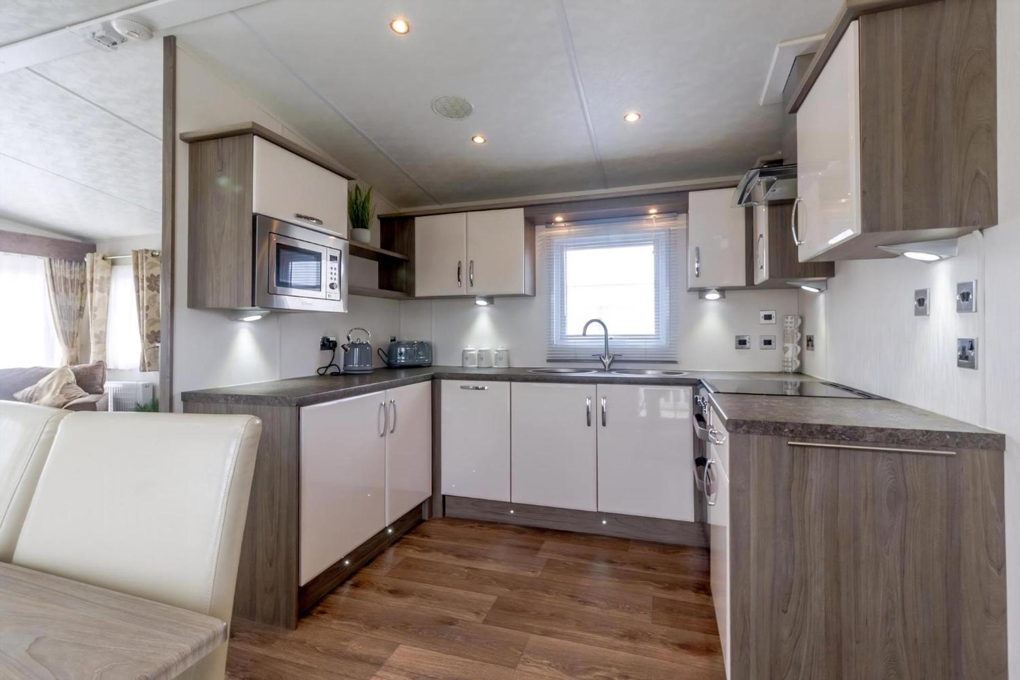 Campsite Beautiful 6 Berth Caravan By The In Suffolk Ref 40076nd Lowestoft