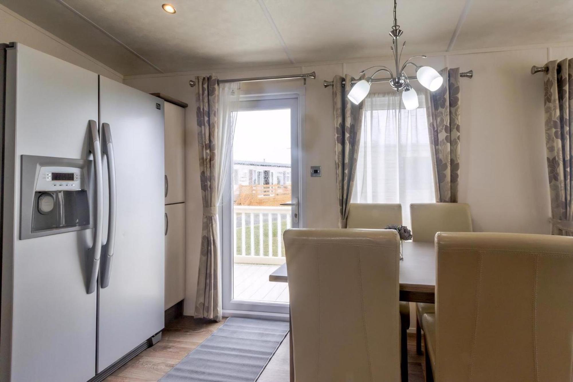 Beautiful 6 Berth Caravan By The In Suffolk Ref 40076nd * Lowestoft